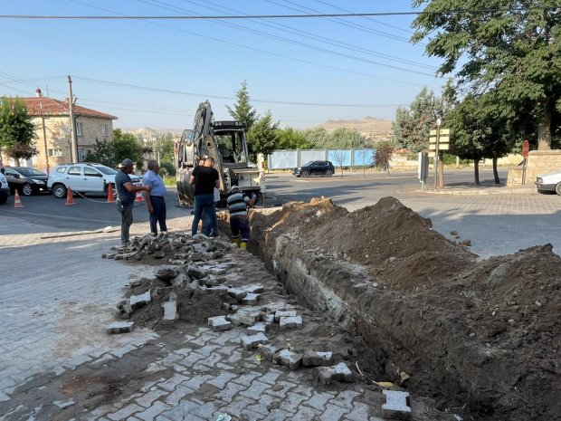 Artan hava sıcaklıklarıyla birlikte yükselen su ihtiyacını karşılamak amacıyla ekiplerimiz yoğun şekilde çalışıyor.