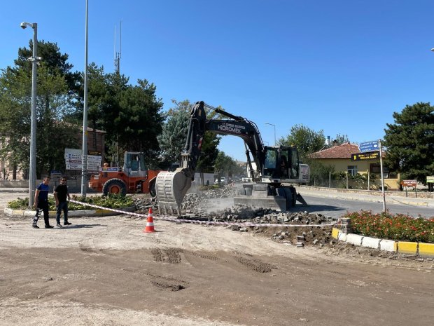 Belediye Başkanımız Mustafa Kenan Sarıtaş, Belediye ekiplerimizce ilçemiz genelinde gerçekleştirilen çalışmaları yerinde inceledi.