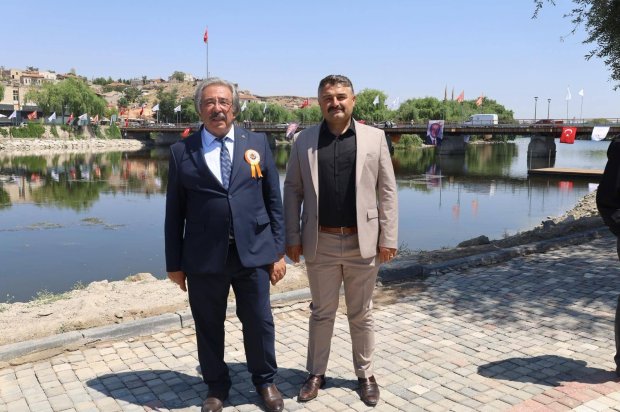 Ulaştırma ve Altyapı Bakanımız Sayın Abdulkadir Uraloğlu’nun katılımlarıyla kapsamlı şekilde restorasyonu tamamlanarak hizmete giren Tarihi Taş Köprümüzün resmi açılışı tören gerçekleştirildi.