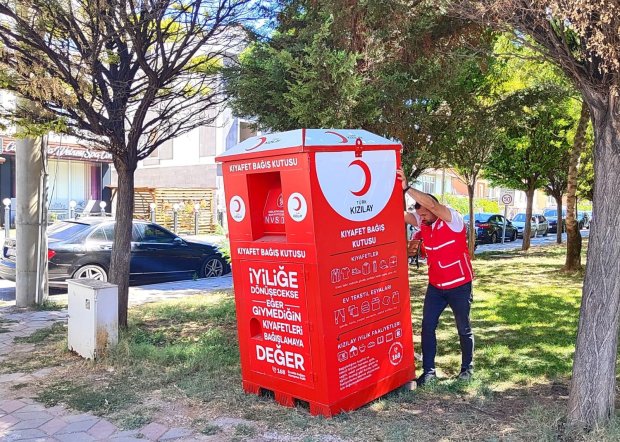 Avanos Belediye Başkanlığı, Türk Kızılay Nevşehir Şubesi ve Kızılay Lojiştik işbirliği protokolü kapsamında 8 noktaya kıyafet bağış kutuları yerleştirildi.