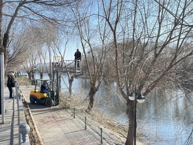 Belediye Başkanımız Sn. Mustafa Kenan Sarıtaş, ilçemiz genelinde belediyemizce yürütülen çalışma alanlarında incelemelerde bulundu.