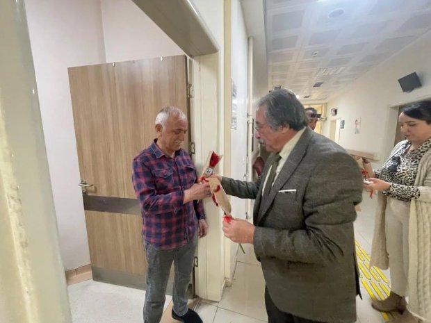 Belediye Başkanımız Sayın Mustafa Kenan Sarıtaş, 14 Mart Tıp Bayramı Dolayısıyla Sağlık Çalışanlarını Ziyaret Etti.