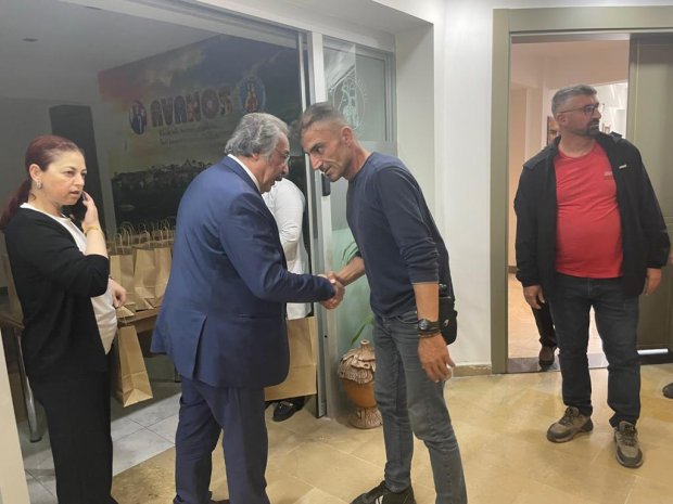 Belediye Başkanımız Sn. Mustafa Kenan Sarıtaş, Kurban Bayramı dolayısıyla belediye binasında ve bağlı hizmet birimlerinde görev yapan personelimizle bir araya gelerek bayramlaştı.