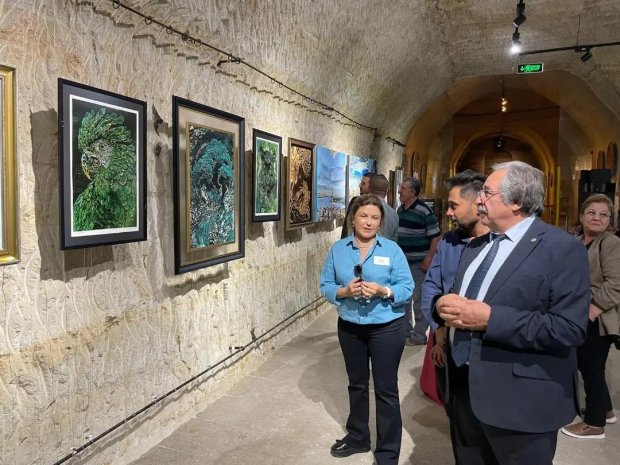 Belediye Başkanımız Mustafa Kenan Sarıtaş Güray Müzede düzenlenen küratörlüğünü Leyla Tuncay ve Hakan Öztan'ın yaptığı karma resim sergisine katıldı.