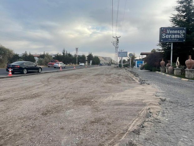 Belediye Başkanımız Sayın Mustafa Kenan Sarıtaş, Nevşehir Vali Yardımcısı ve İl Özel İdaresi Genel Sekreteri Sayın Hüseyin Çam ile Avanos–Çavuşin güzergahında yapımı devam eden bisiklet yolu ve parkuru çalışmalarını sahada inceledi.