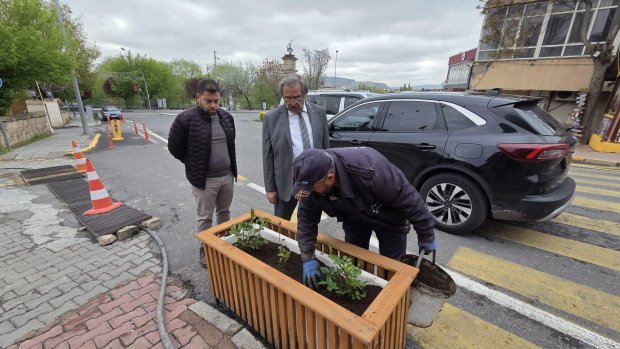AVANOS GÜLLERLE RENKLENİYOR