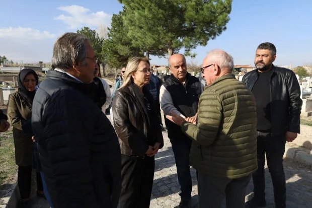 TBMM MHP Grup Başkan Vekili ve Nevşehir Milletvekilimiz Sayın Prof. Dr. Filiz Kılıç ve Belediye Başkanımız Sayın Mustafa Kenan Sarıtaş arefe günü kabir ziyaretlerinde bulundular.