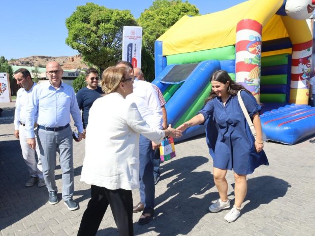 Kültür ve Turizm Bakanlığı Kütüphaneler ve Yayımlar Genel Müdürü Taner Beyoğlu, Belediye Başkanımız Mustafa Kenan Sarıtaş ile birlikte Eski Avanos Lisesinde incelemelerde bulundu.