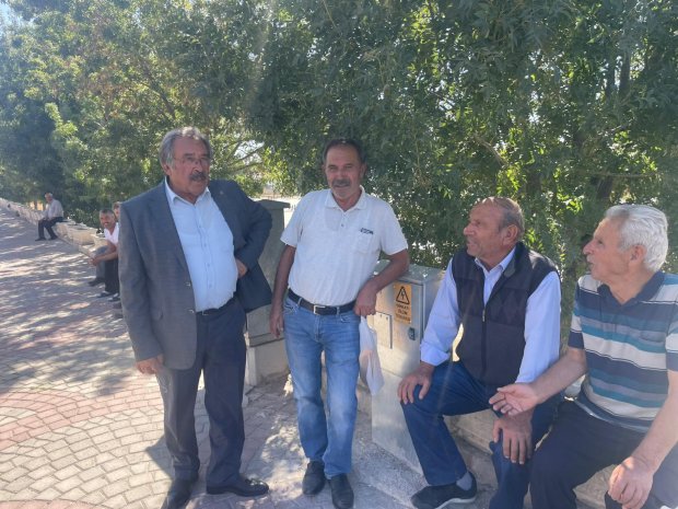 Tarihi Taşköprümüzde araç geçişlerindeki kasis etkisini azaltacak olan konfor asfaltı atım çalışmaları yoğun bir tempoyla sürdürülüyor.