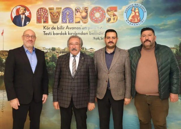 İl Genel Meclisi Başkanı Serkan Naci FERALAN, Dorak Holding Bölge müdürü Kayıhan FIRAT ve MHP Avanos İl Genel Meclisi Üyesi Murat ÖZTÜRK Belediye Başkanımız Mustafa Kenan SARITAŞ'ı makamında ziyaret ettiler