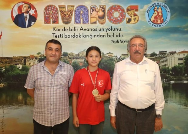 54 Kg’da Türkiye Şampiyonu olan Nevşehirli Güreşçimiz Buğlem Kılıç, Babası İbrahim Kılıç ile birlikte Belediye Başkanımız Mustafa Kenan Sarıtaş'ı ziyaret etti.