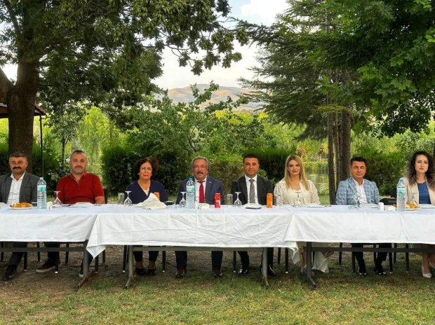 Belediye Başkanımız, Diyarbakır Vali Yardımcılığına atanan Avanos Kaymakamımız Aziz Gölbaşı için düzenlenen veda yemeğine katıldı.