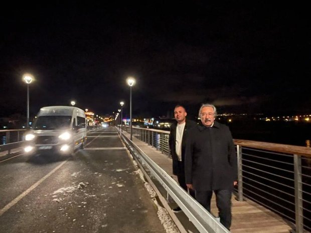 Avanos Tarihi Taş Köprü, aydınlatma çalışmalarının tamamlanmasıyla birlikte göz kamaştıran bir görünüme kavuştu.