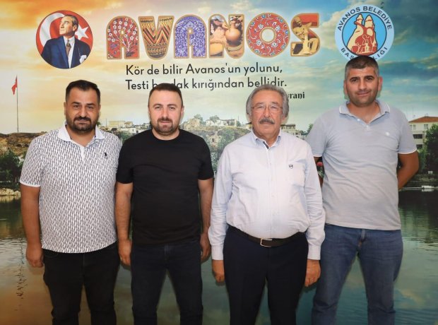 Yukarı Mahalle Sigorta Evleri Cami Yaptırma ve Yaşatma Derneği Başkanı Adem Parlak, Başkan Yard. Barış Turan ve MHP Avanos İlçe Başkanı Alparslan Atasoy, Belediye Başkanımız'ı ziyaret ettiler.