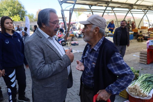 Belediye Başkanımız Sayın Mustafa Kenan Sarıtaş, Cuma günü pazaryerini ziyaret ederek esnaflarımızla ve hemşehrilerimizle tek tek sohbet etti.