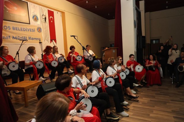 TÜRK SANAT MÜZİĞİ KOROSU VE ADD AVANOS ŞUBESİ RİTİM GRUBU KONSERİ BÜYÜK BEĞENİ TOPLADI