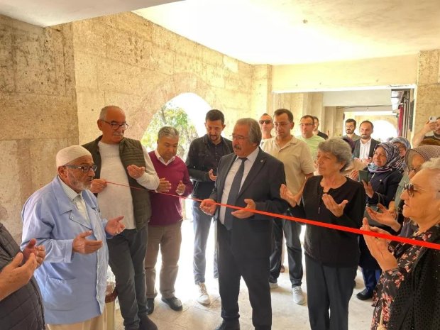Belediye Başkanımız Mustafa Kenan Sarıtaş, Limba Cafe isimli işyerinin açılış kurdelesini kesip, hayırlı olsun dileklerinde bulundu.
