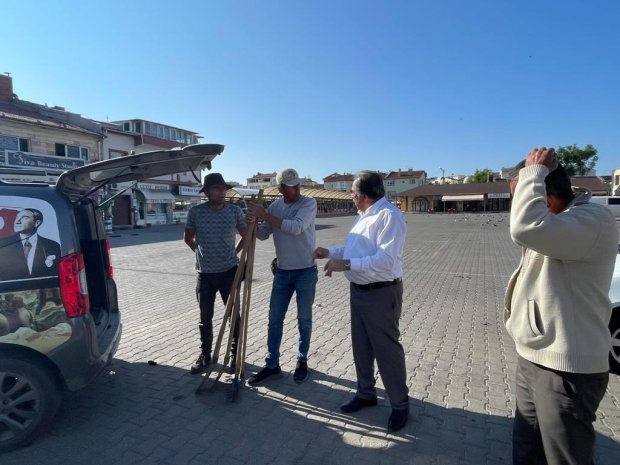 Belediye Başkanımız Sn. Mustafa Kenan Sarıtaş, güne belediye ekiplerimizle birlikte sahada başladı.