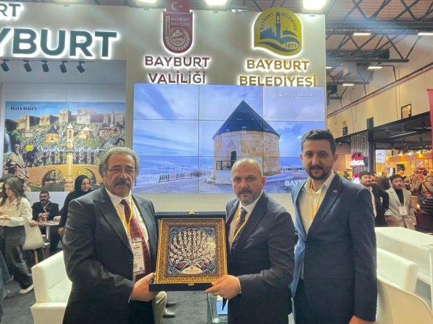 Nevşehir Valimiz Sayın Ali Fidan, EMITT 2025 Turizm Fuarında Avanos Standını Ziyaret Etti.