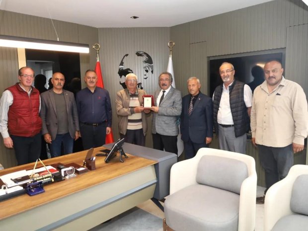 Mahalle Muhtarları Belediye Başkanımızı Makamında Ziyaret Ettiler