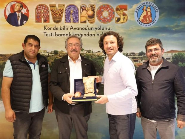 Turizm esnaflarından Evren Topuz, Ahmet Neiş ve Bülent Ünal Belediye Başkanımız Mustafa Kenan Sarıtaş'ı makamında ziyaret ettiler