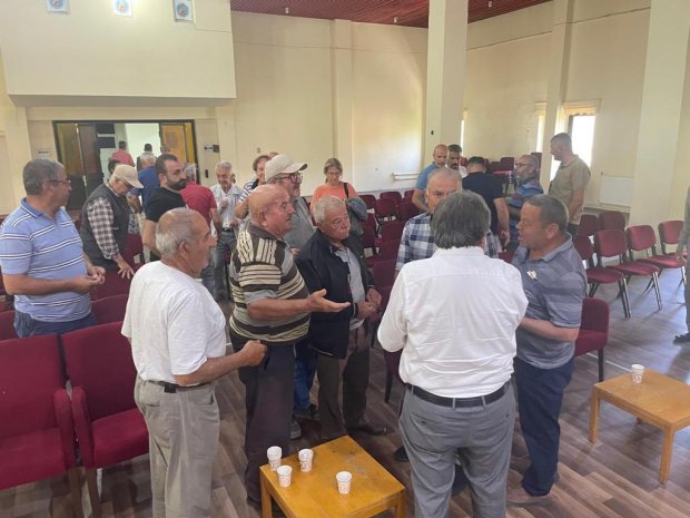 Belediye Başkanımız Sn. Mustafa Kenan Sarıtaş, Avanos Köybağında bağı ve bahçesi bulunan hemşehrilerimizin katılımıyla gerçekleştirilen toplantıda, Köybağı ile ilgili karşılıklı görüş alışverişinde bulundu.
