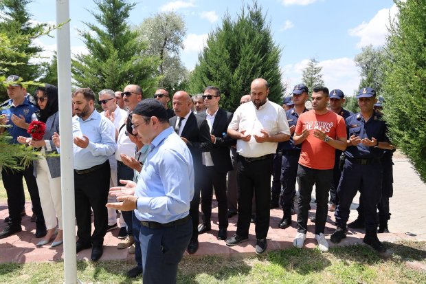 15 TEMMUZ DEMOKRASİ VE MİLLÎ BİRLİK GÜNÜ'NDE AZİZ ŞEHİTLERİMİZ DUALARLA YÂD EDİLDİ