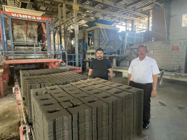 Belediyemize ait Kilit Parke ve Bordür Tesisi, uzun bir aranın ardından Belediye Başkanımız Sayın Mustafa Kenan Sarıtaş’ın girişimleriyle yeniden üretime başladı.