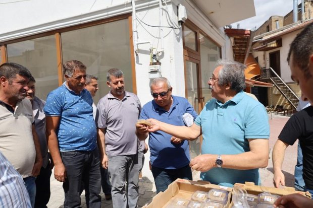 Belediye Başkanımız Sayın Mustafa Kenan Sarıtaş, Muharrem Ayı’nın manevi iklimi dolayısıyla Avanos Çarşı Meydanı’nda vatandaşlarımıza aşure ikramında bulundu.