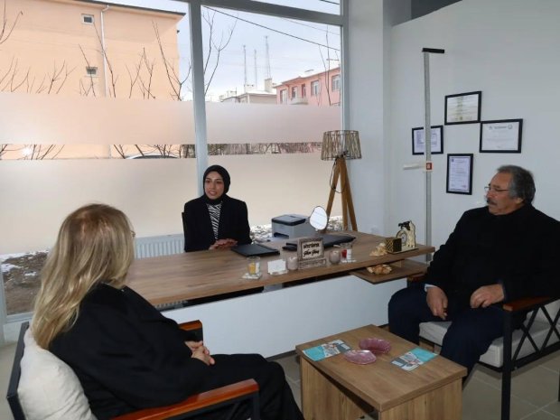 TBMM MHP Grup Başkanvekili ve Nevşehir Milletvekilimiz Sn. Prof. Dr. Filiz Kılıç ile Belediye Başkanımız Sn. Mustafa Kenan Sarıtaş, Diyetisyen Sn. Göksu Güneş'in Beslenme ve Diyet Danışmanlığı Andulayon Terapi Merkezinin açılışını gerçekleştirdi.