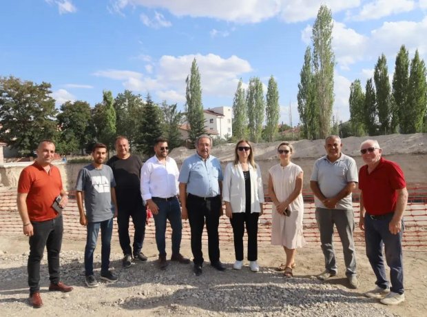 Belediye Başkanımız Mustafa Kenan Sarıtaş, MHP TBMM Grup Başkan Vekili ve Nevşehir Milletvekilimiz Prof. Dr. Filiz Kılıç’la birlikte yeni Hükümet Konağı’nın temel atma çalışmalarını yerinde incelediler.