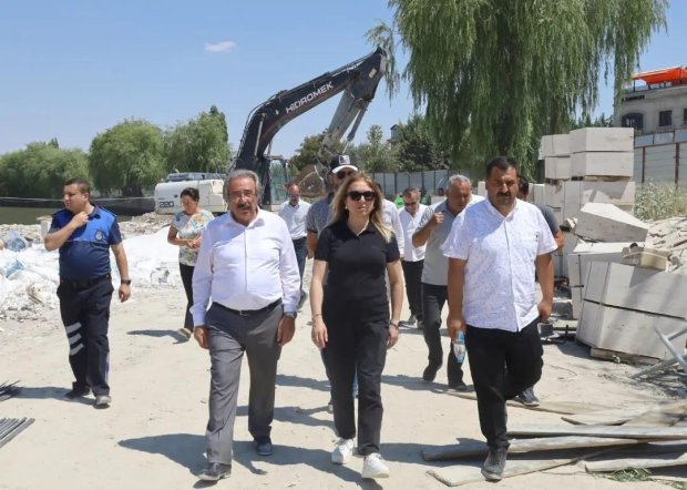 Nevşehir Milletvekilimiz Sn. Prof. Dr. Filiz Kılıç ile birlikte restorasyon çalışmaları devam eden Tarihi Taş Köprü’müzün çalışmalarını yerinde inceledik.