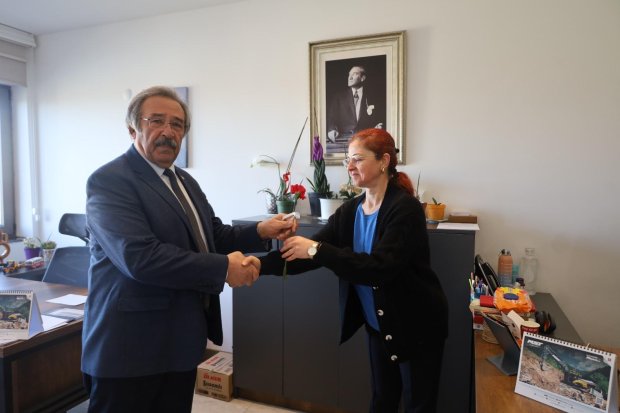 BELEDİYE BAŞKANIMIZ, KADIN PERSONELLERİMİZİN 8 MART DÜNYA KADINLAR GÜNÜNÜ KUTLADI