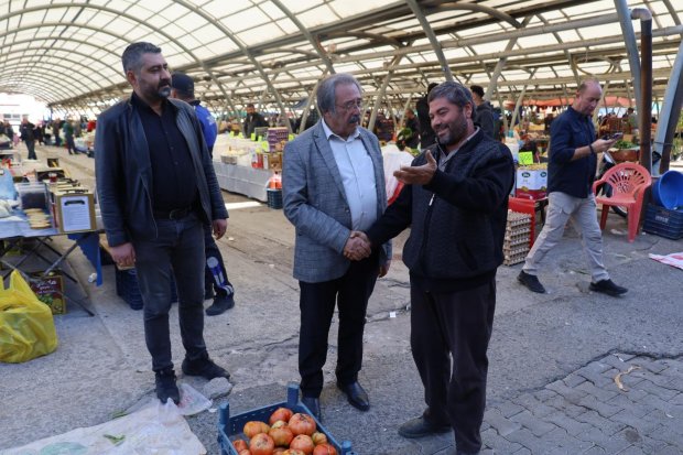 Belediye Başkanımız Sayın Mustafa Kenan Sarıtaş, Cuma günü pazaryerini ziyaret ederek esnaflarımızla ve hemşehrilerimizle tek tek sohbet etti.