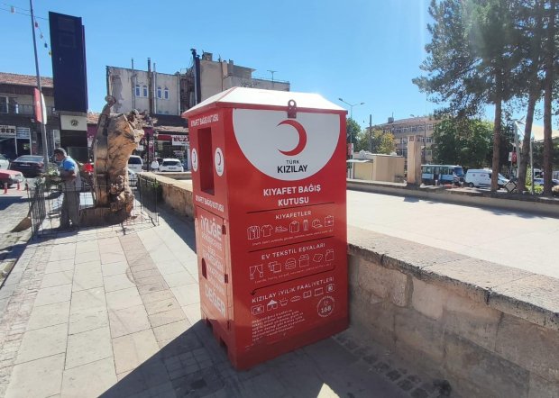 Avanos Belediye Başkanlığı, Türk Kızılay Nevşehir Şubesi ve Kızılay Lojiştik işbirliği protokolü kapsamında 8 noktaya kıyafet bağış kutuları yerleştirildi.