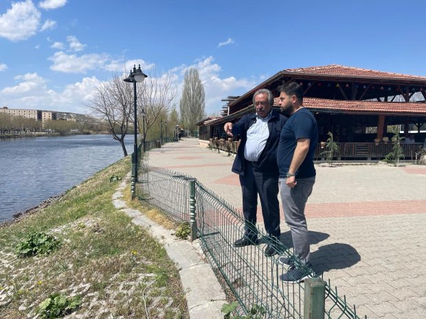 Belediye Başkanımız Sayın Mustafa Kenan Sarıtaş, Kızılırmak Nehri'nde başlatılan ıslah ve temizlik çalışmalarını yerinde inceledi