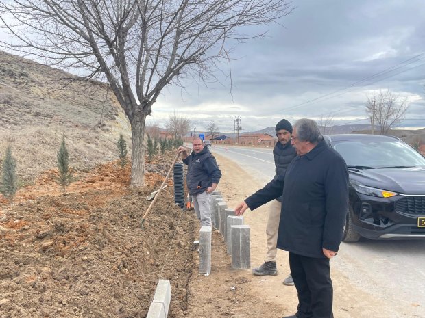 SANAYİ YOLUNDA PEYZAJ VE BORDÜR DÜZENLEMESİ