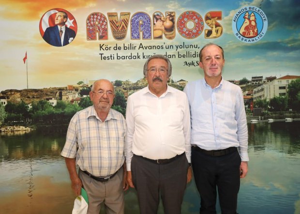 Belediye Başkanımız Mustafa Kenan Sarıtaş'ı ziyarete gelen hemşehrilerimize nazik ziyaretleri için teşekkür ederiz.