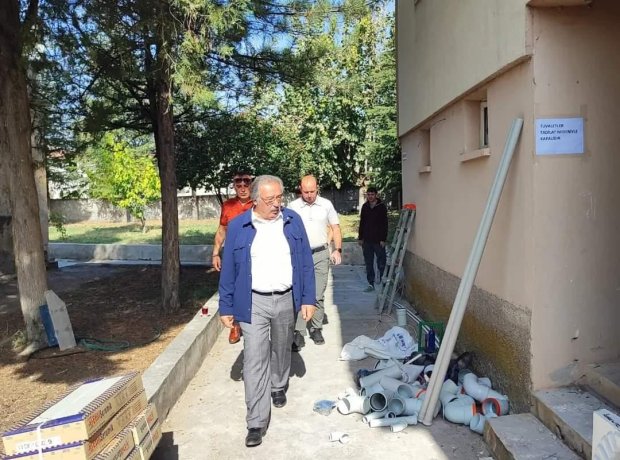 Belediye Başkanımız Mustafa Kenan Sarıtaş, Alaaddin Cami tuvaletinde devam eden tadilat çalışmasını yerinde inceledi.