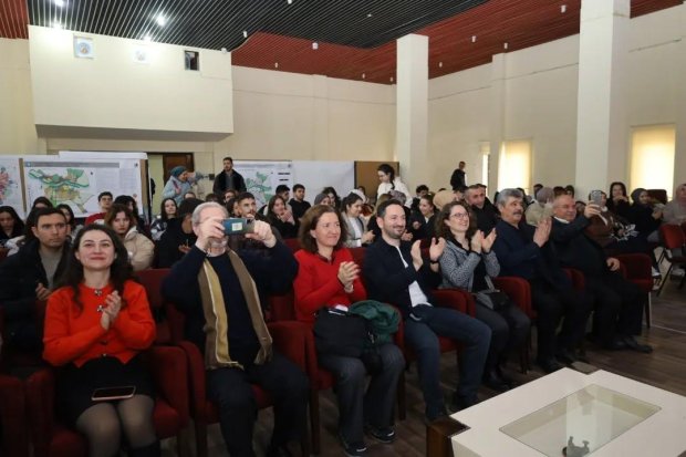 Gazi Üniversitesi Şehir ve Bölge Planlama Bölümü öğrencilerinin tasarım olarak 2040 yılı için Avanos’u planlama çalışmalarını içeren serginin açılışı yapıldı.