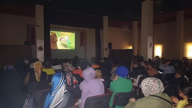 Çocuklar 23 Nisan Ulusal Egemenlik ve Çocuk Bayramında animasyon filmi izleyerek aksiyon ve eğlence dolu zaman geçirdiler.