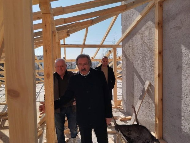Belediye Başkanımız Sayın Mustafa Kenan Sarıtaş, inşaatı devam eden Avanos Hükümet Konağı çalışmalarını, inşaat sahasını gezerek yerinde inceledi ve çalışanlarla sohbet ederek kolaylıklar diledi.