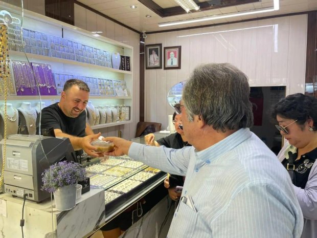 İlçemizin Çeşitli Noktalarında Paylaşmanın ve Bereketin Simgesi Olan Aşure İkramında Bulunduk