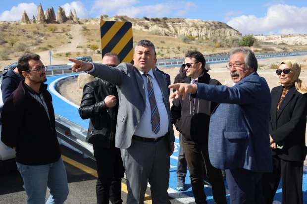 Çevre, Şehircilik ve İklim Değişikliği Bakanlığı Türkiye Çevre Ajansı ve Sıfır Atık Yönetim Direktörü Sayın Tuğrul Çamaş ile birlikte Belediye Başkanımız Sayın Mustafa Kenan Sarıtaş Avanos Çavuşin ve ve Zelve Paşabağları güzergahında devam eden asfalt ve