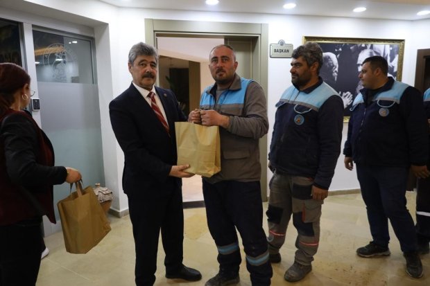 BELEDİYEMİZDE BAYRAM SEVİNCİ PAYLAŞILDI