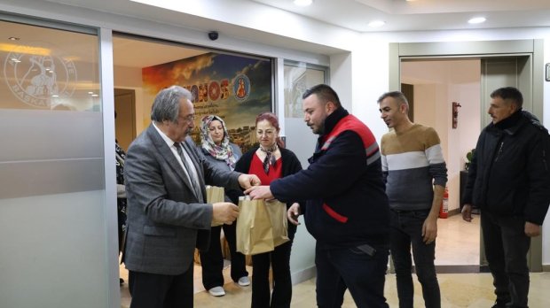 BELEDİYE BAŞKANIMIZ PERSONELLERİMİZİN YENİ YILINI KUTLADI