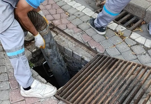 İlçemizde sel ve su taşkınlarına karşı erken önlem alarak mazgal temizlikleri yapılıyor.