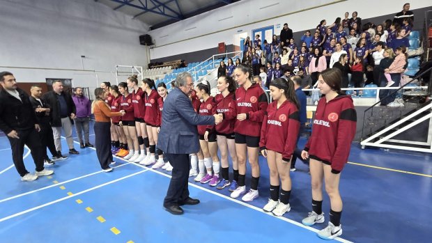VOLEYBOL TAKIMIMIZA DESTEK