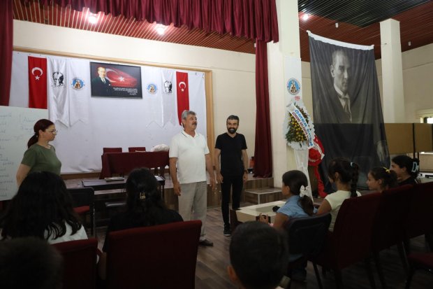 ÇOCUKLARIMIZIN SANATLA BULUŞMASINA DESTEK OLUYORUZ