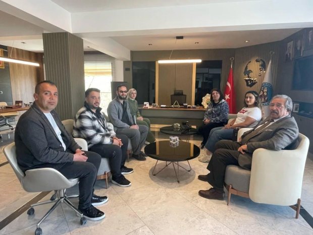 Gevher Nesibe Özel Eğitim Uygulama Okulu 3 kademe öğrencileri, Beden Öğretmeni Sn. Ebru Ulaş refakatinde Belediye Başkanımız Sayın Mustafa Kenan Sarıtaş'ı ziyaret ettiler.